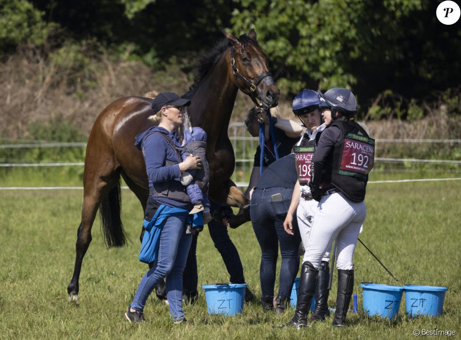 Zara Tindall et son bébé Lucas assistent au "Houghton Hall Horse Trials" à Kings Lynn. Le 29 mai 2021
