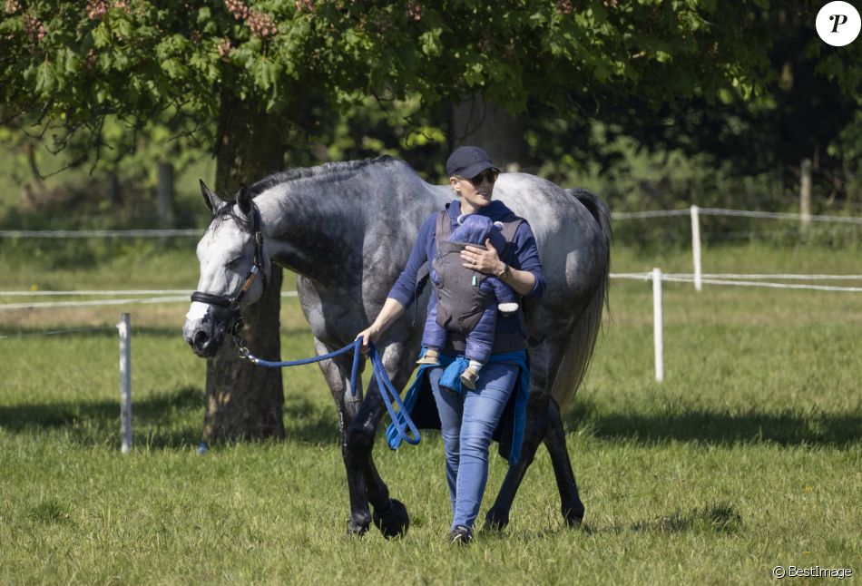 Zara Tindall et son bébé Lucas assistent au "Houghton Hall Horse Trials" à Kings Lynn. Le 29 mai 2021