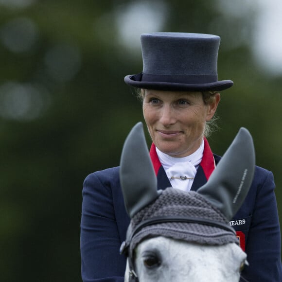 Zara Phillips (Zara Tindall) dresse son nouveau cheval Happenstance à Cornbury, le 11 septembre 2020.