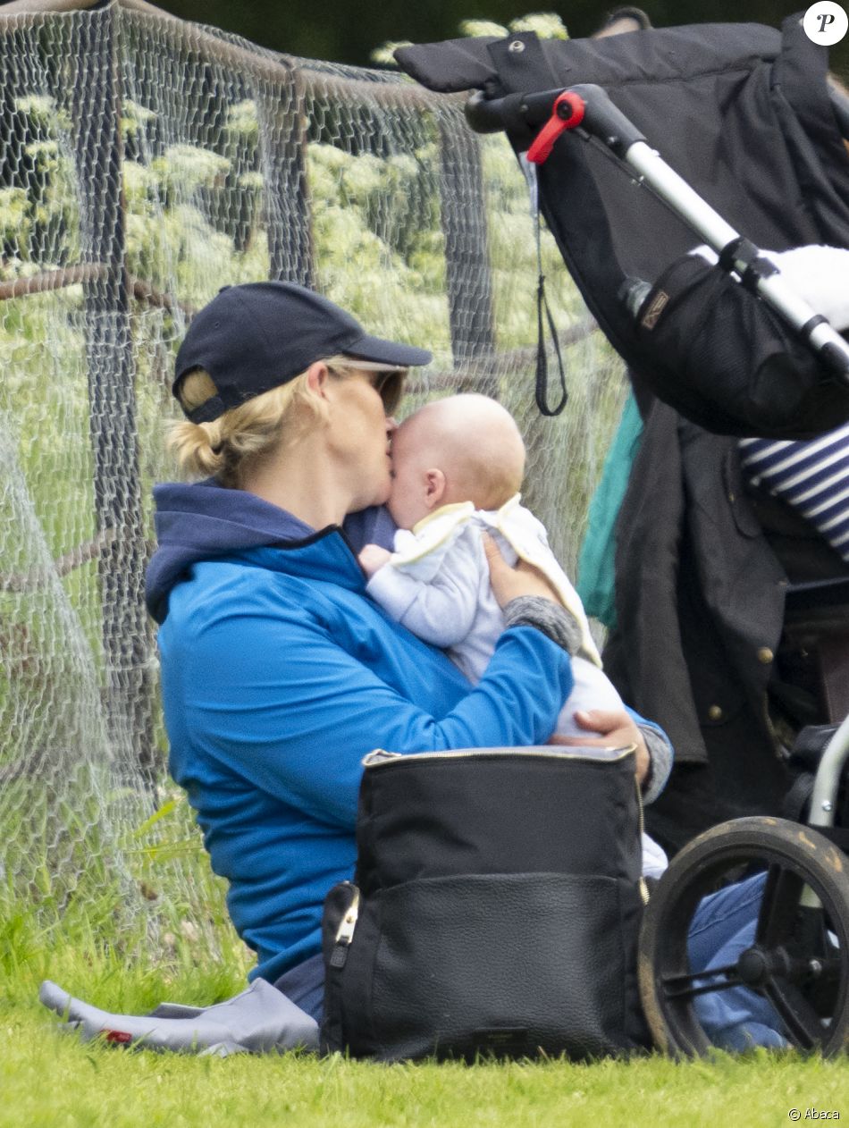 Zara Tindall et son fils Lucas lors du "Houghton Hall Horse Trials" à Houghton, dans le Norfolk, le 27 mai 2021.