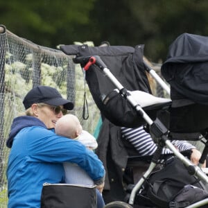 Zara Tindall et son fils Lucas lors du "Houghton Hall Horse Trials" à Houghton, dans le Norfolk, le 27 mai 2021.