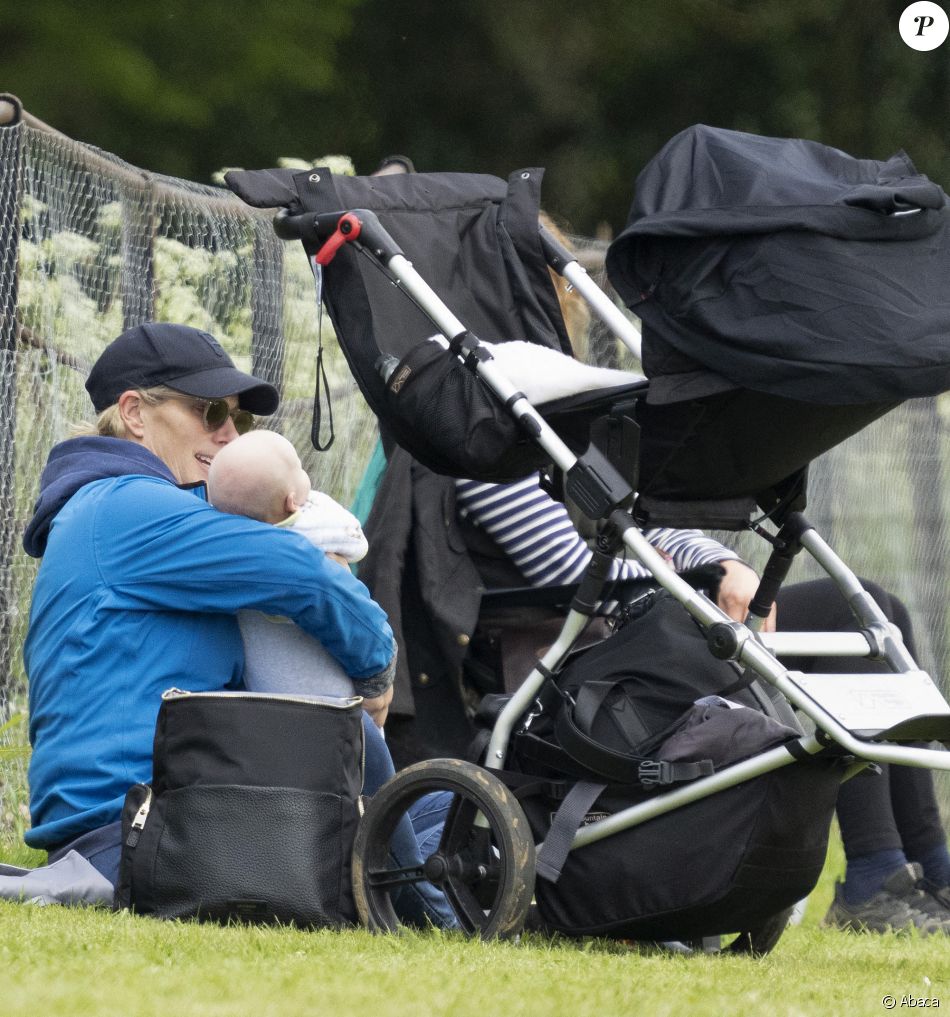 Zara Tindall et son fils Lucas lors du "Houghton Hall Horse Trials" à Houghton, dans le Norfolk, le 27 mai 2021.