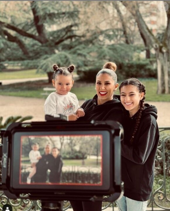 Wafa en tournage avec ses filles Manel et Jenna pour "Mamans & Célèbres", 1er février 2021