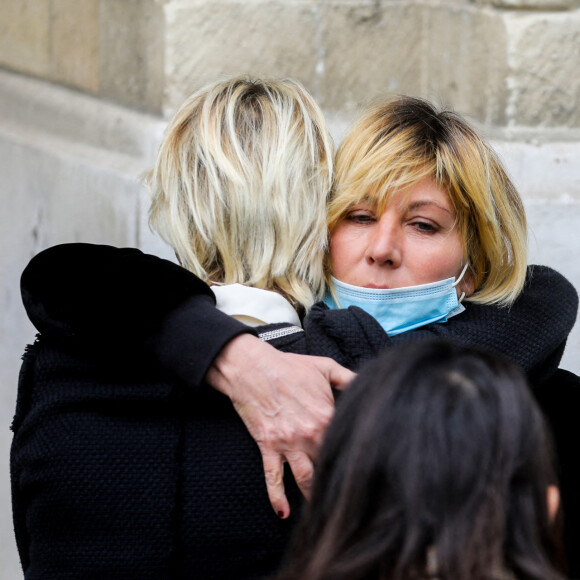 Mathilde Seigner - Sorties des obsèques d'Yves Rénier en l'église Saint-Pierre de Neuilly-sur-Seine, le 30 avril 2021.