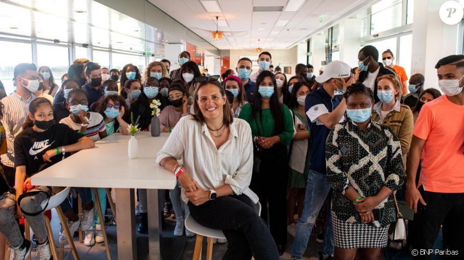 Laure Manaudou s'est exprimée face à des adolescents à Roland-Garros, sur invitation de BNP Paribas. Le 31 mai 2021.