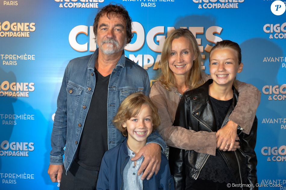 Olivier Marchal, Catherine Marchal et leur enfant Basile et Ninon - Avant-première de "Cigognes & Compagnies" au cinéma Gaumont Opéra à Paris, le 25 septembre 2016. © Guirec Coadic/Bestimage