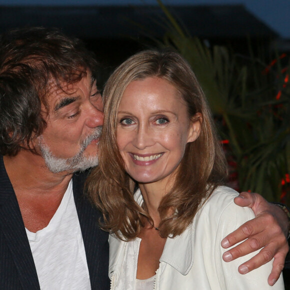 Olivier Marchal et sa femme Catherine - Cérémonie de clôture du 17e festival de fiction TV de La Rochelle à l'Espace Encan à La Rochelle. Le 12 septembre 2015.