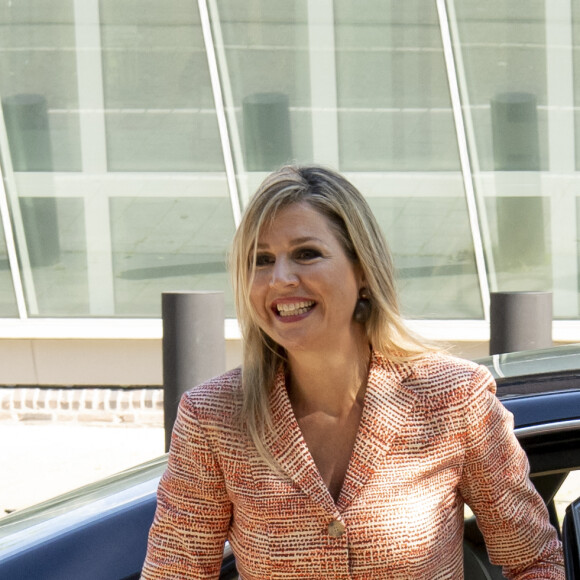 La reine Maxima des Pays-Bas rend visite aux membre de l'orchestre royal à Amsterdam le 2 juin 2021.