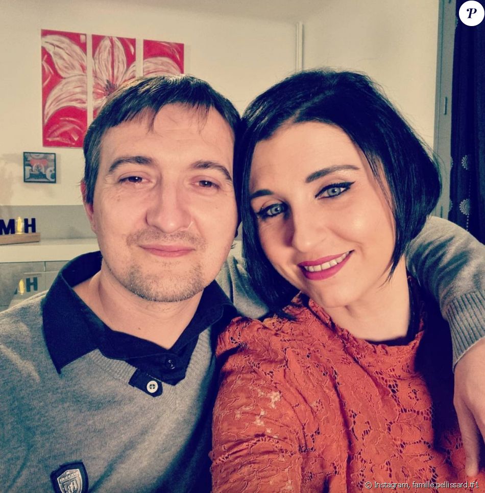 Amandine Pellissard (Familles nombreuses, la vie en XXL) avec son mari et sa famille sur Instagram