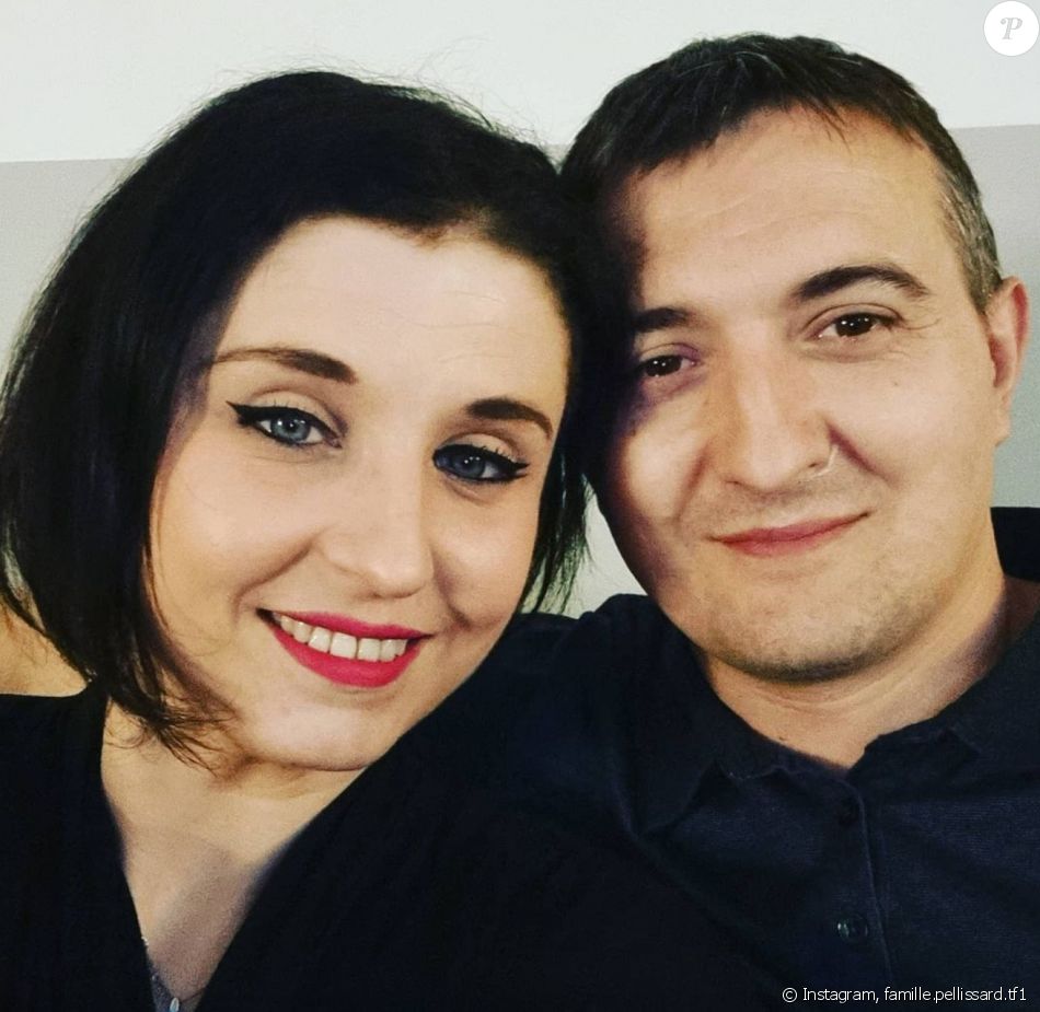 Amandine Pellissard (Familles nombreuses, la vie en XXL) avec son mari et sa famille sur Instagram
