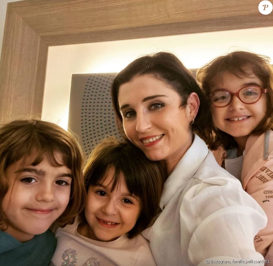 Amandine Pellissard (Familles nombreuses, la vie en XXL) avec son mari et sa famille sur Instagram