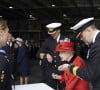 La reine Elisabeth II lors d'une visite le navire HMS Queen Elizabeth à la base navale de Portsmouth, avant le premier déploiement du navire le 22 mai 2021.