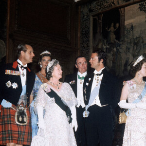 Le prince Philip, duc d'Edimbourg, la princesse Margaret, la reine mère, le roi Carl Gustav de Suède, la reine Elisabeth II d'Angleterre - Le roi de Suède en visite d'Etat. Juillet 1975
