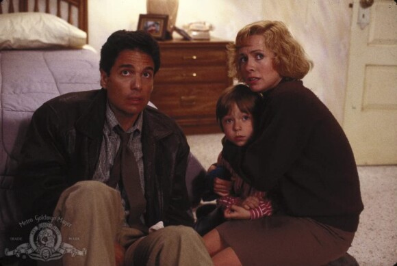 Alex Vincent, Chris Sarandon et Catherine Hicks dans le film "Jeu d'enfant" de Tom Holland. 1988.
