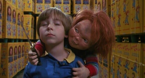 Alex Vincent dans le film "Chucky 2 : La poupée de sang" de John Lafia. 1990.