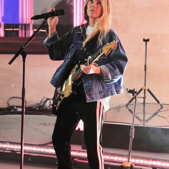 Ellie Goulding en concert sur le plateau de la BBC à Londres au Royaume-Uni, le 10 mai 2019.