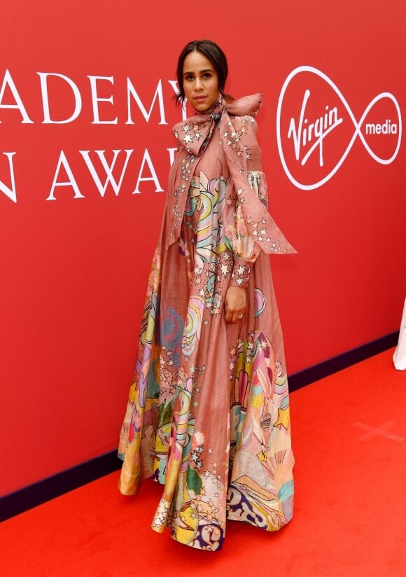 Zawe Ashton - Cérémonie des "British Academy Film Awards". BBC Television Centre de Londres. Le 6 juin 2021.