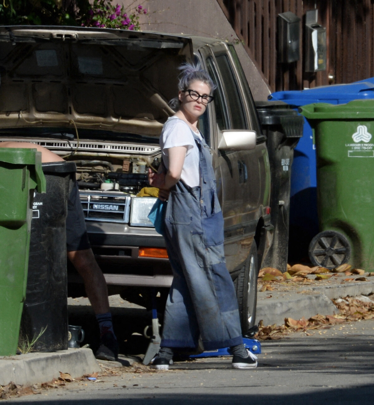 Photo : Kelly Osbourne aide son compagnon Erik Bragg à réparer sa