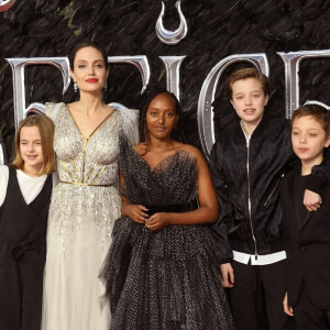 Angelina Jolie avec ses enfants Zahara, Shiloh, Vivienne et Knox.
