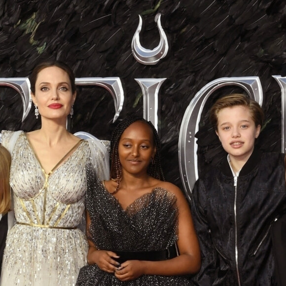 Angelina Jolie avec ses enfants Zahara, Shiloh, Vivienne et Knox.