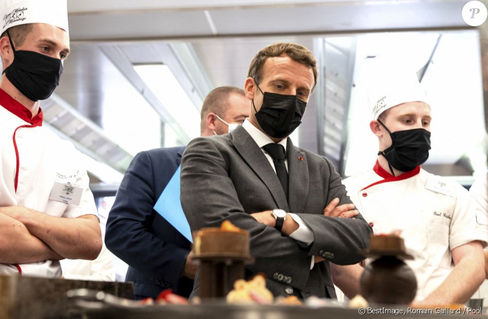 Le président de la République française, Emmanuel Macron visite le Lycée Hôtelier de Tain-l'Hermitage à la rencontre des élèves, en présence du Préfet de la Drôme, Hugues Moutouh. Le 8 juin 2021. © Romain Gaillard / Pool / Bestimage