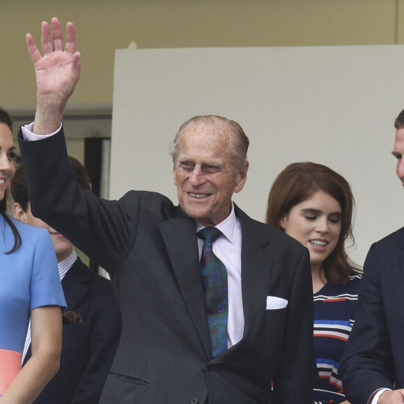 Kate Catherine Middleton, duchesse de Cambridge, le prince Philip, duc d'Edimbourg, la princesse Eugenie d'York, Peter Phillips - La famille royale d'Angleterre au "Patron's Lunch" à Londres, à l'occasion du 90ème anniversaire de la reine. Le 12 juin 2016