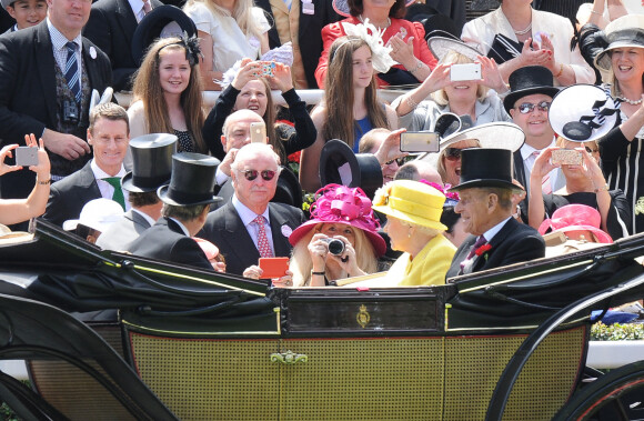 La reine Elisabeth II d'Angleterre et le prince Philip duc d'Edimbourg - La famille royale arrive aux courses du Royal Ascot 2015 le 19 juin 2015.