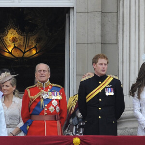 Camilla Parker Bowles, la duchesse de Cornouailles, le prince Charles, la princesse Eugenie d'York, la princesse Anne, Vice Amiral Timothy Laurence, la reine Elisabeth II, la comtesse de Wessex, le prince Andrew, le prince Edouard, comte de Wessex, le prince Philip, duc d'Edimbourg, le prince Harry, Catherine Kate Middleton, la duchesse de Cambridge, le prince William - La famille royale britannique réunie pour présider le traditionnel Trooping the Colour à Londres, le 14 juin 2014.
