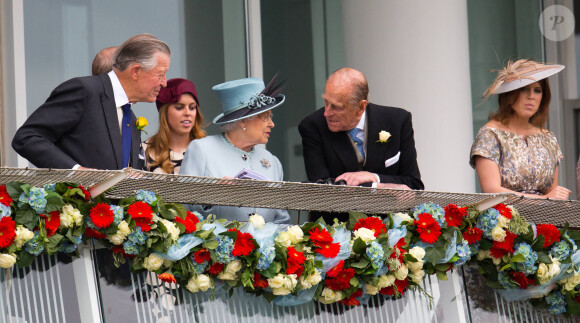 La reine Elisabeth II d'Angleterre, le prince Philip, Duc de Edinburgh et les princesses Beatrice et Eugenie assistent a la course hippique 'Investec Derby 2013' a Epson le 1er fevrier 2013.