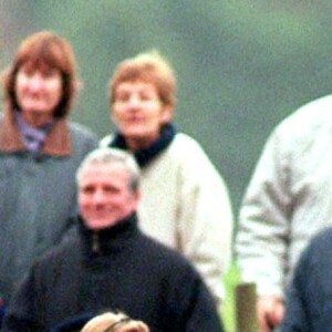 Le prince Philip, ses fils le prince Charles, le prince Edward, et ses petits-enfants Harry, Beatrice et Eugenie, lors du Noël de la famille royale à Sandringham en 1998.