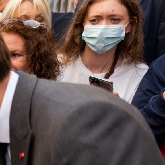 Emmanuel Macron, président de la République, déplacement à Valence lors d'une déambulation dans la rue à la rencontre des habitants Valence, le 8 juin 2021. © Romain Gaillard / Pool / Bestimage