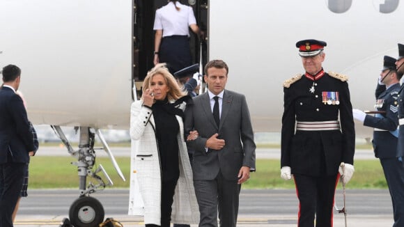 Brigitte Macron : Élégante en noir et blanc pour l'ouverture du G7 avec Emmanuel Macron