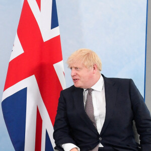 Le président américain Joe Biden s'entretient avec le Premier ministre Boris Johnson avant le sommet du G7 à Saint Ives, Cornwall, Royaume Uni, le 10 juin 2021.