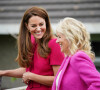 La First Lady américaine Jill Biden et la duchesse de Cambridge Kate Middleton visitent une école primaire à Hayle, en Cornouailles, en marge du sommet du G7.
