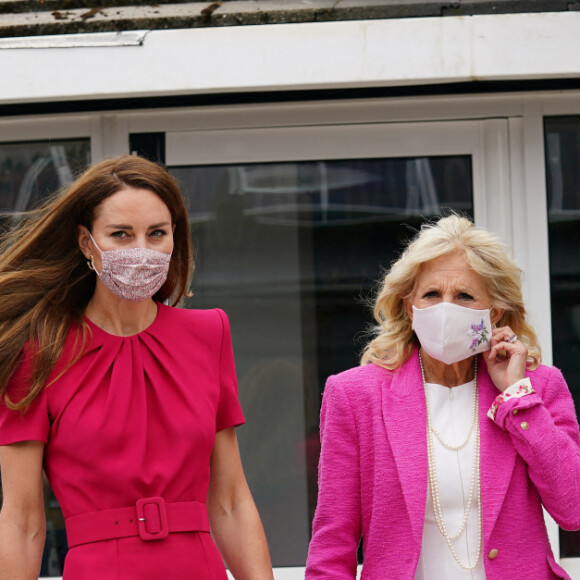 Catherine (Kate) Middleton, duchesse de Cambridge, et la Première Dame des États-Unis Jill Biden lors d'une visite à la "Connor Downs Academy à Hayle, Cornouailles, Royaume Uni, 11 juin 2021, lors du sommet du G7. 