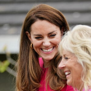 Catherine (Kate) Middleton, duchesse de Cambridge, et la Première Dame des États-Unis Jill Biden lors d'une visite à la "Connor Downs Academy à Hayle, Cornouailles, Royaume Uni, 11 juin 2021, lors du sommet du G7.  The Duchess of Cambridge (left) and US First Lady Jill Biden during a visit to Connor Downs Academy in Hayle, West Cornwall, during the G7 summit in Cornwall. Picture date: Friday June 11, 2021. 