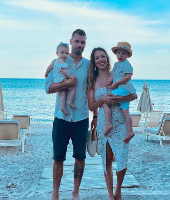 Camille et Morgan Schneiderlin avec leurs enfants Mahé et Keira, le 3 juin 2021