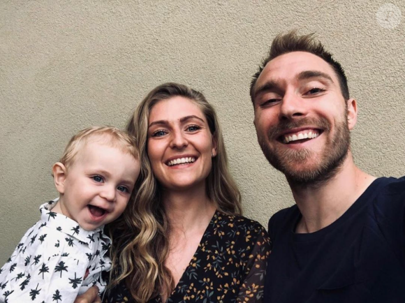 Christian Eriksen, son épouse Sabrina et leur fils Alfred. Juillet 2019.