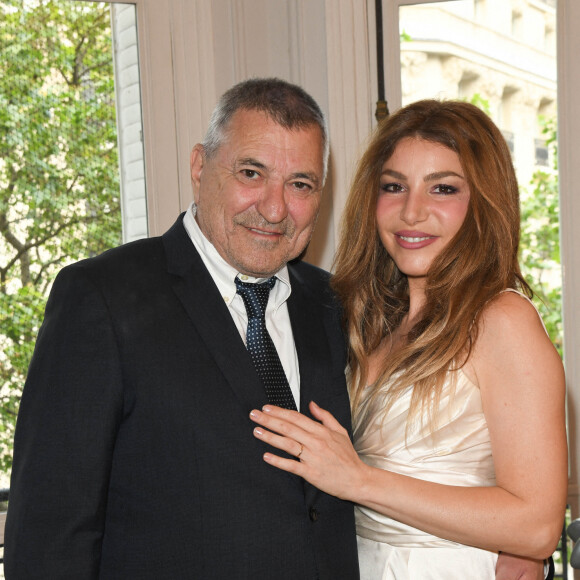 Exclusif - Jean-Marie Bigard et sa femme Lola Marois - Jean-Marie Bigard et Lola Marois lors de la cérémonie oecuménique à l'occasion du renouvellement de leurs voeux pour leur 10 ans de mariage. Le 27 mai 2021 © Coadic Guirec / Bestimage