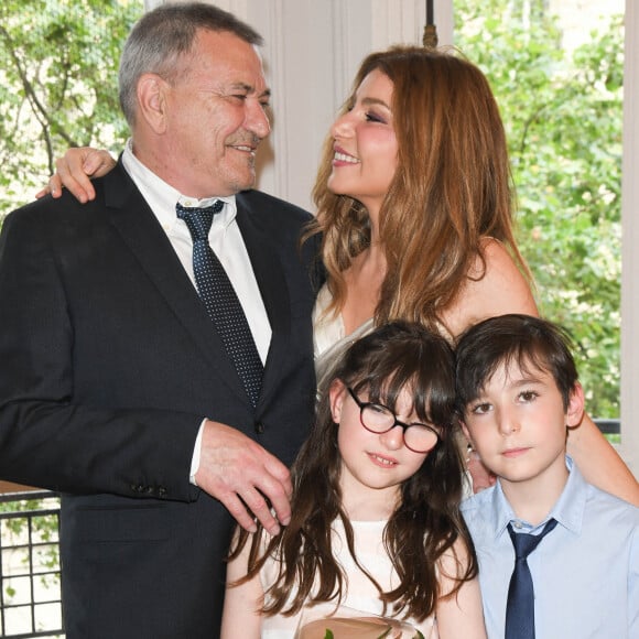 Exclusif - Jean-Marie Bigard, sa femme Lola Marois et leurs enfants Bella et Jules - Jean-Marie Bigard et Lola Marois lors de la cérémonie oecuménique à l'occasion du renouvellement de leurs voeux pour leur 10 ans de mariage. © Coadic Guirec / Bestimage