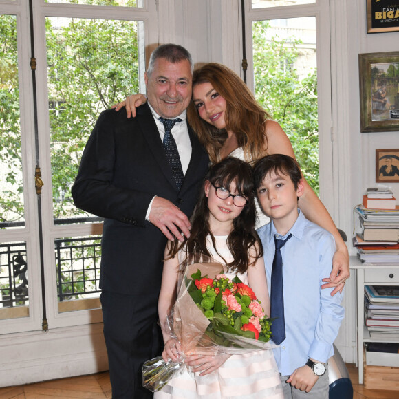 Exclusif - Jean-Marie Bigard, sa femme Lola Marois et leurs enfants Bella et Jules - Jean-Marie Bigard et Lola Marois lors de la cérémonie oecuménique à l'occasion du renouvellement de leurs voeux pour leur 10 ans de mariage. Le 27 mai 2021 © Coadic Guirec / Bestimage