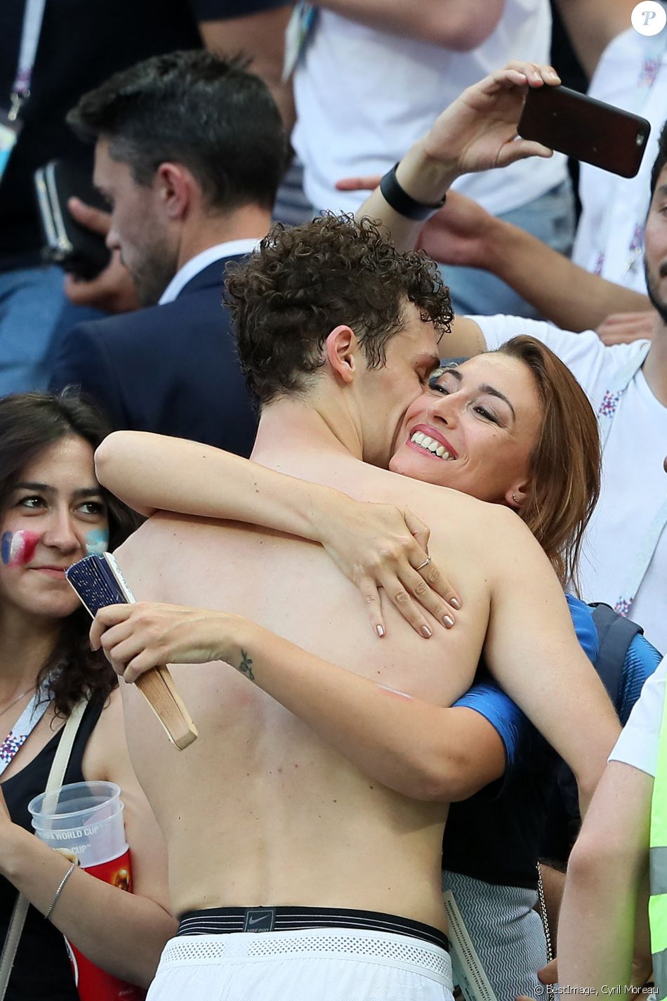 L'ex-Miss France Rachel Legrain-Trapani félicite son compagnon Benjamin Pavard après la victoire de la France face à l'Argentine lors des 8ème de finale de la Coupe du monde à Kazan en Russie le 30 juin 2018. © Cyril Moreau/Bestimage