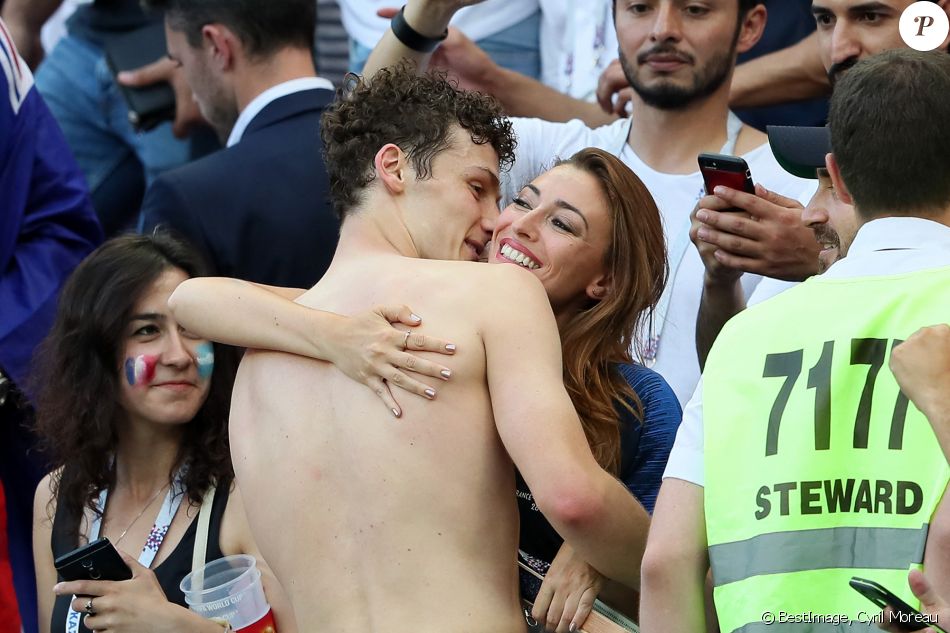 L'ex-Miss France Rachel Legrain-Trapani félicite son compagnon Benjamin Pavard après la victoire de la France face à l'Argentine lors des 8ème de finale de la Coupe du monde à Kazan en Russie le 30 juin 2018. © Cyril Moreau/Bestimage