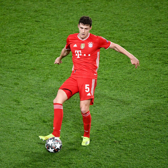 02 BENJAMIN PAVARD (bay) - Match de quart de final de la Ligue des Champions opposant le Paris Saint-Germain au Bayern Munich au Parc des Princes à Paris, France, le 13 avril 2021. Le Paris Saint-Germain (PSG) qualifié en demi-finale malgré sa défaite 1-0 contre le Bayern Munich. © Anthony Bibard/FEP/Panoramic/Bestimage  UEFA Champions League quarter-final second leg football match between Paris Saint-Germain (PSG) and FC Bayern Munich at the Parc des Princes stadium in Paris, on April 13, 2021. Bayern won 1-0. 