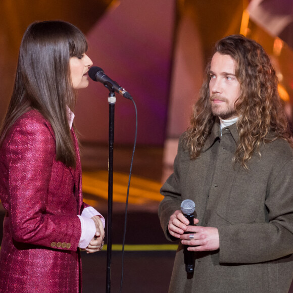 Exclusif - Clara Luciani et Julien Doré - Grande soirée solidaire et festive "Secours Pop La Grande Soirée" au Cirque d'Hiver à Paris. © Tiziano Da Silva - Cyril Moreau / Bestimage