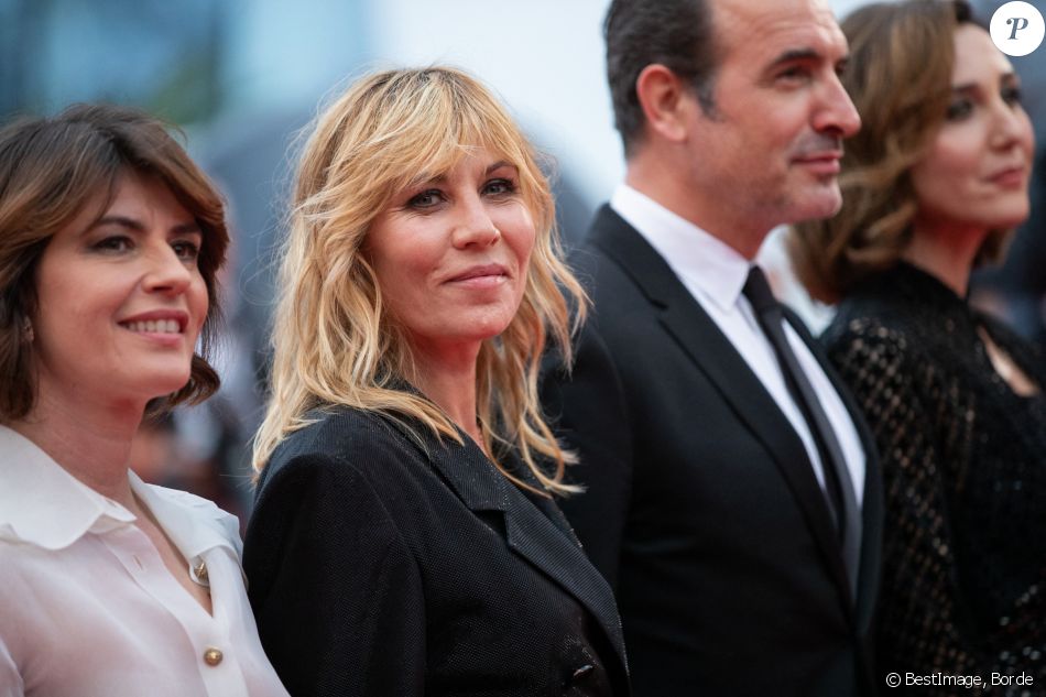 Irène Jacob, Mathilde Seigner, Jean Dujardin - Montée des marches du film "Les plus belles années d'une vie" lors du 72e Festival International du Film de Cannes. Le 18 mai 2019. © Borde / Bestimage