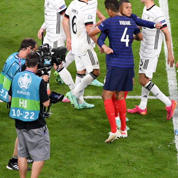 Kylian Mbappé, Corentin Tolisso - Match de l'UEFA Euro 2020 opposant l'Allemagne à la France au stade Allianz Arena à Munich. Le 15 juin 2021. © Anthony Bibard/Panoramic/Bestimage