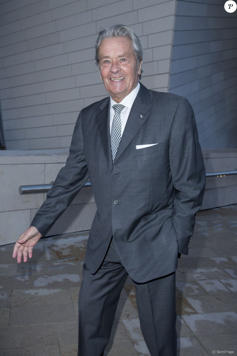 Alain Delon - Inauguration de la Fondation Louis Vuitton à Paris le 20 octobre 2014.