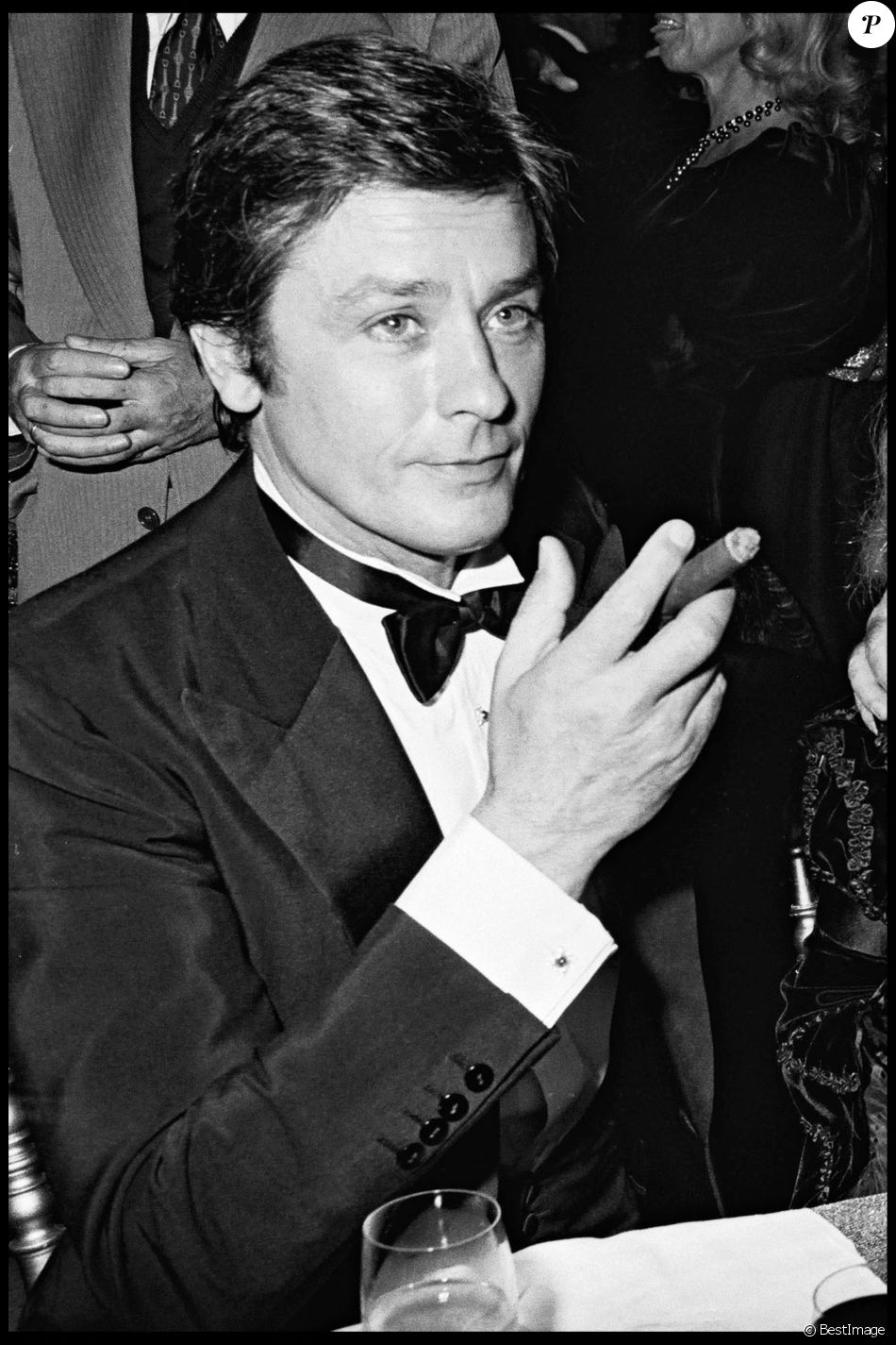 Alain Delon lors d'une soirée Cartier chez Régine en 1980.