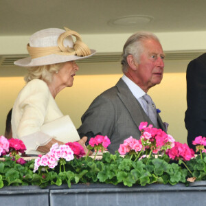 Le prince Charles, prince de Galles, et Camilla Parker Bowles, duchesse de Cornouailles, assistent à la course hippique Royal Ascot, le 16 juin 2021.